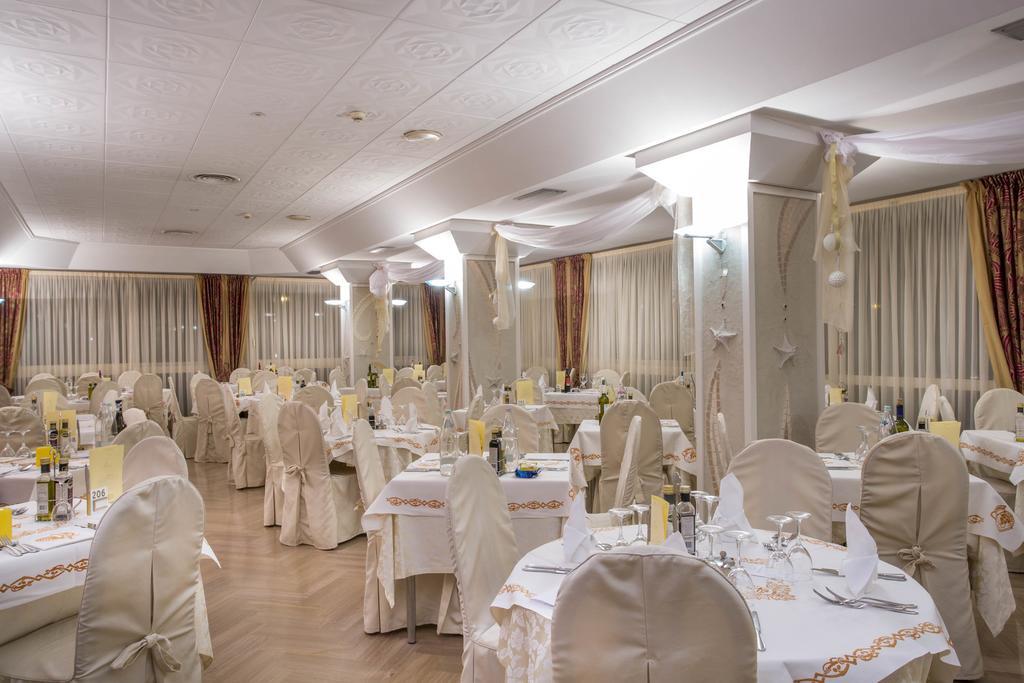 Hotel Feldberg Riccione Exterior foto
