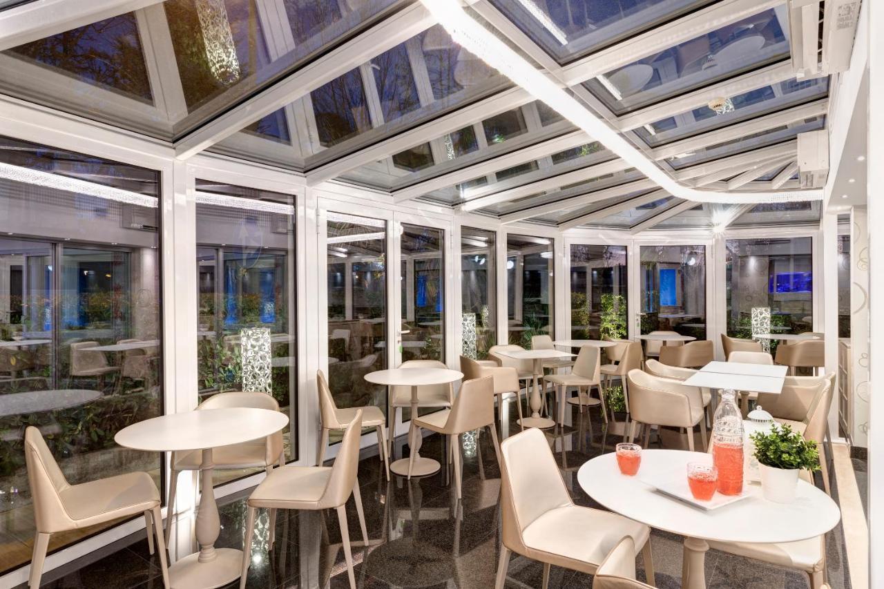 Hotel Feldberg Riccione Exterior foto